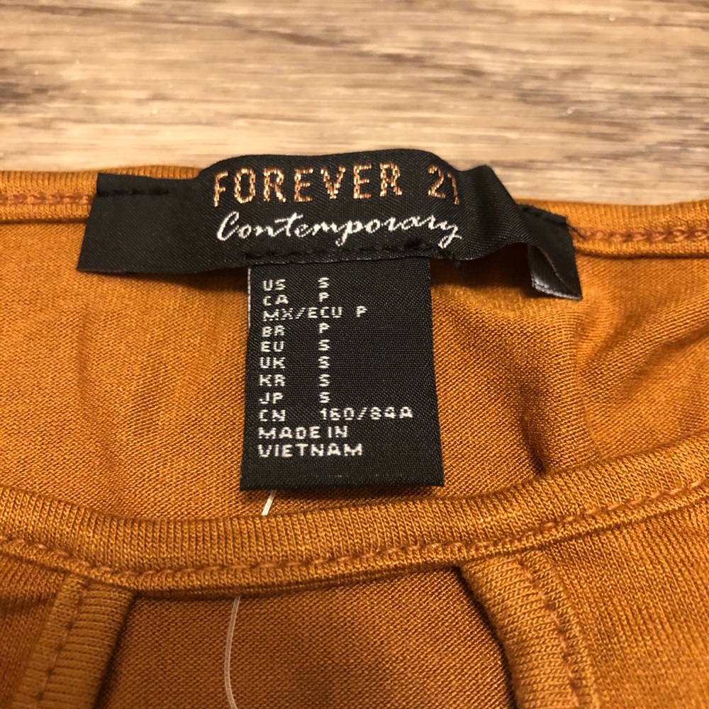 Forever 21 Contemporary Top - Size Small - NWT - Picture 2 of 3